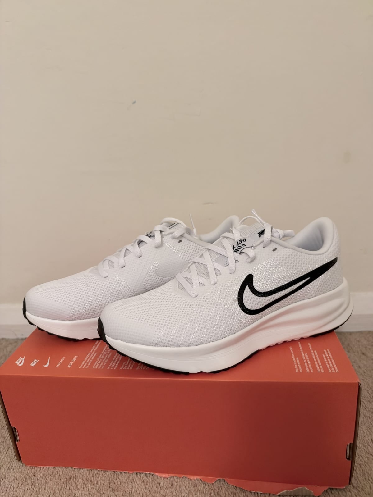 Nike Run Defy Women’s Running Shoes – White / Black – UK 6.5 (BNIB), White, size UK 6