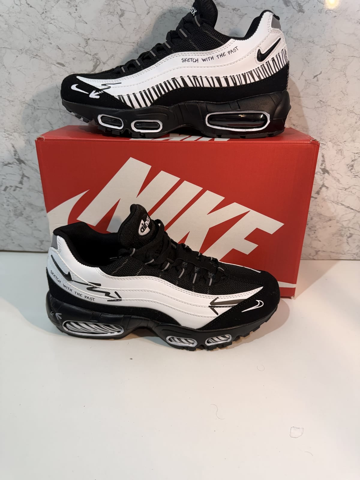 Nike Air Max 95 trainers, black and white, UK 7.5, Black, size UK 7.5