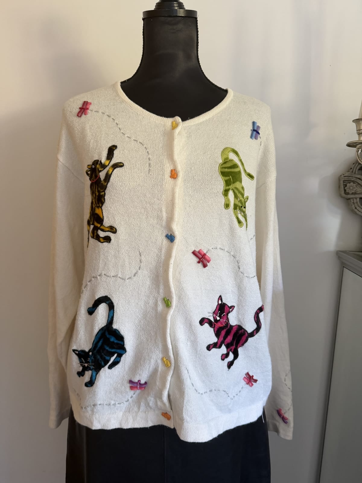 Vintage Antarctica Cream cardigan with cat appliqués and cat-shaped buttons, size M, Cream, size M