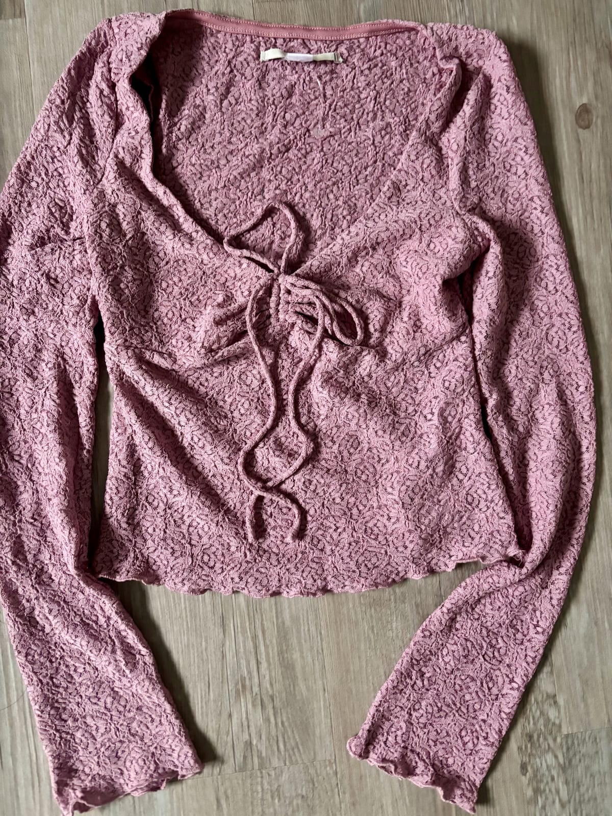 Kimchi Blue pink lace long sleeve top with tie front, size S, Pink, size S