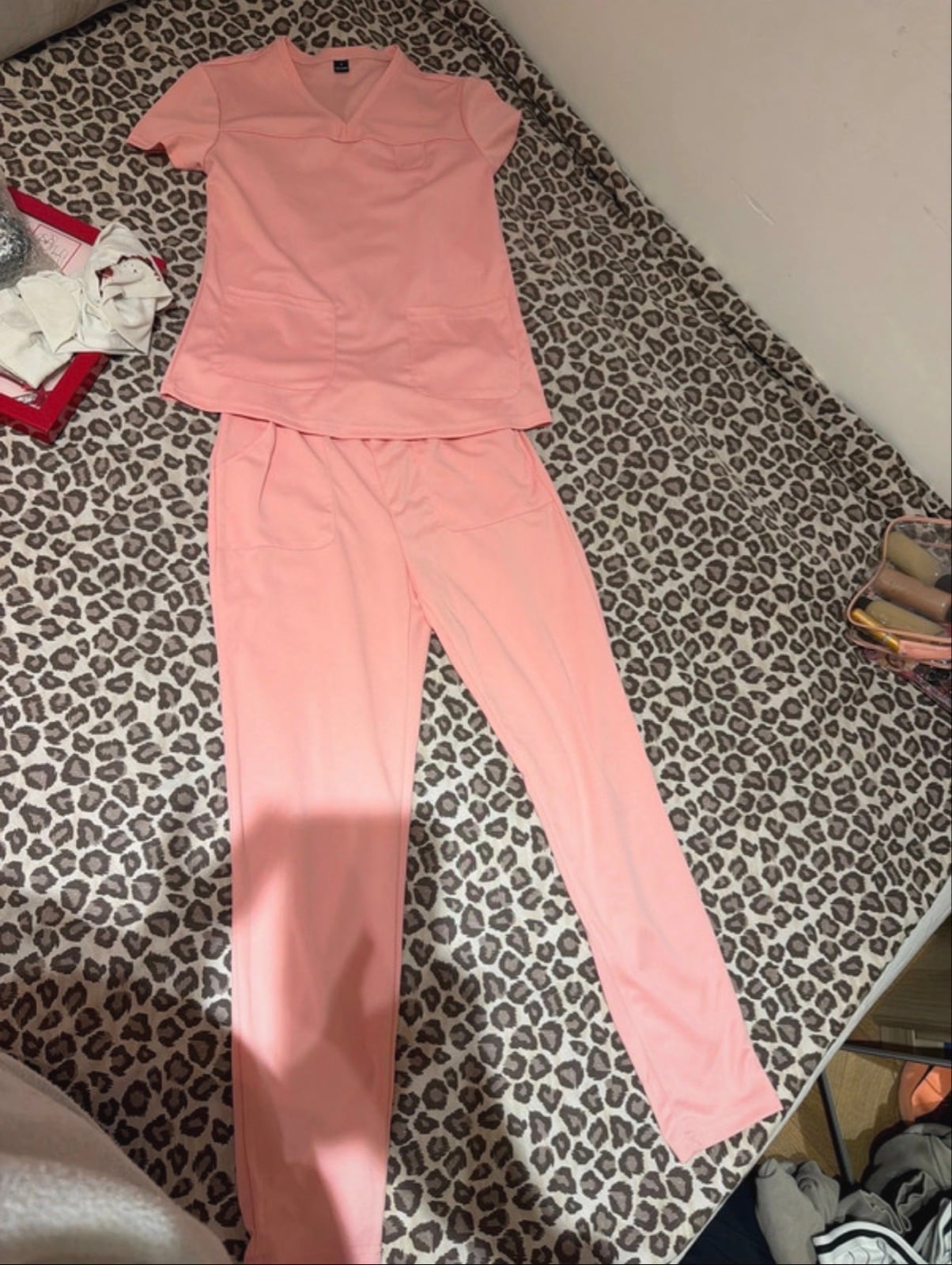 SHEIN Pink scrubs set, V-neck top and trousers - beauty therapist uniform, Pink, size S