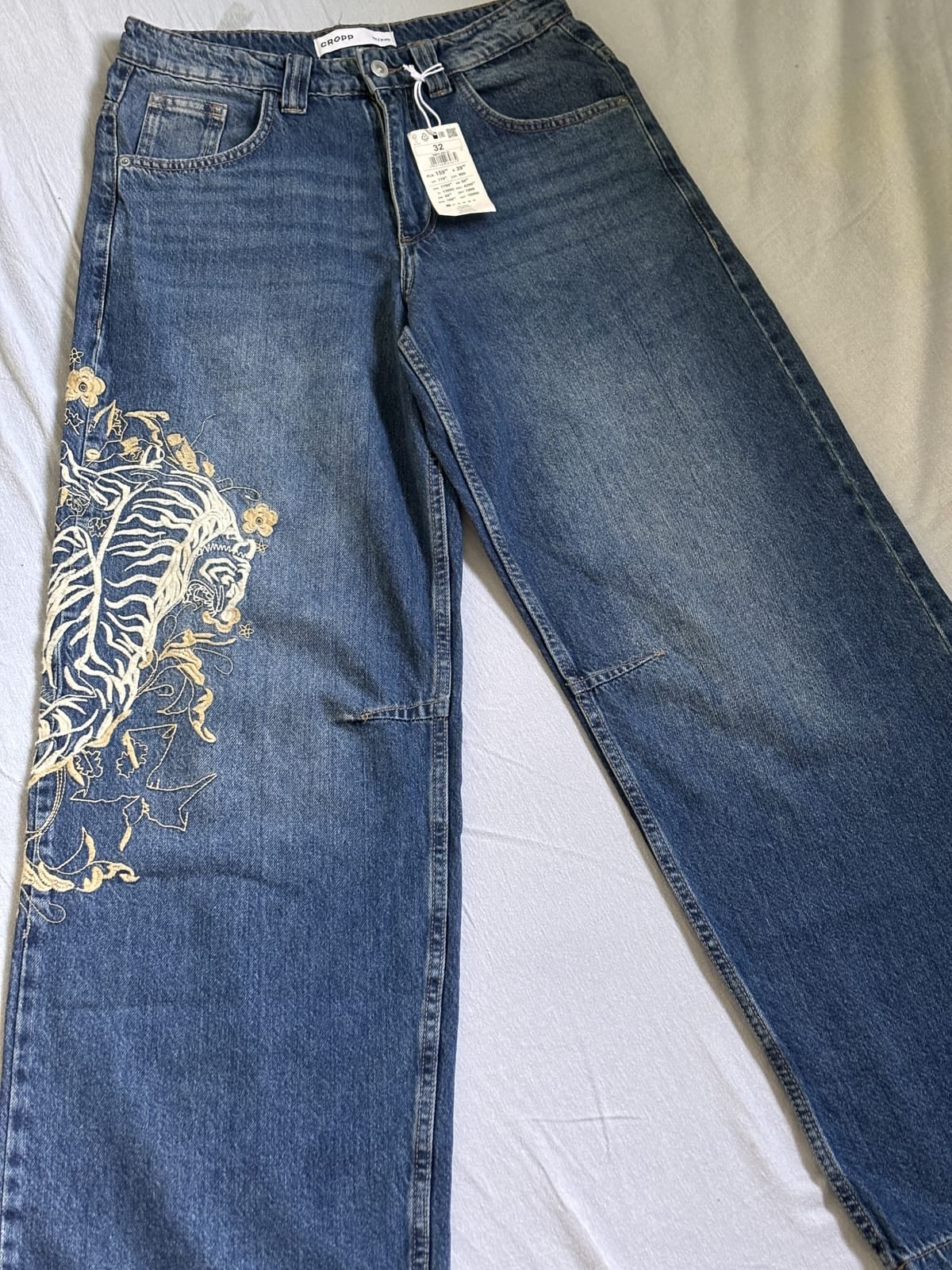 Cropp wide leg jeans with tiger embroidery, mid blue, size 12, new with tags, Blue, size UK 12