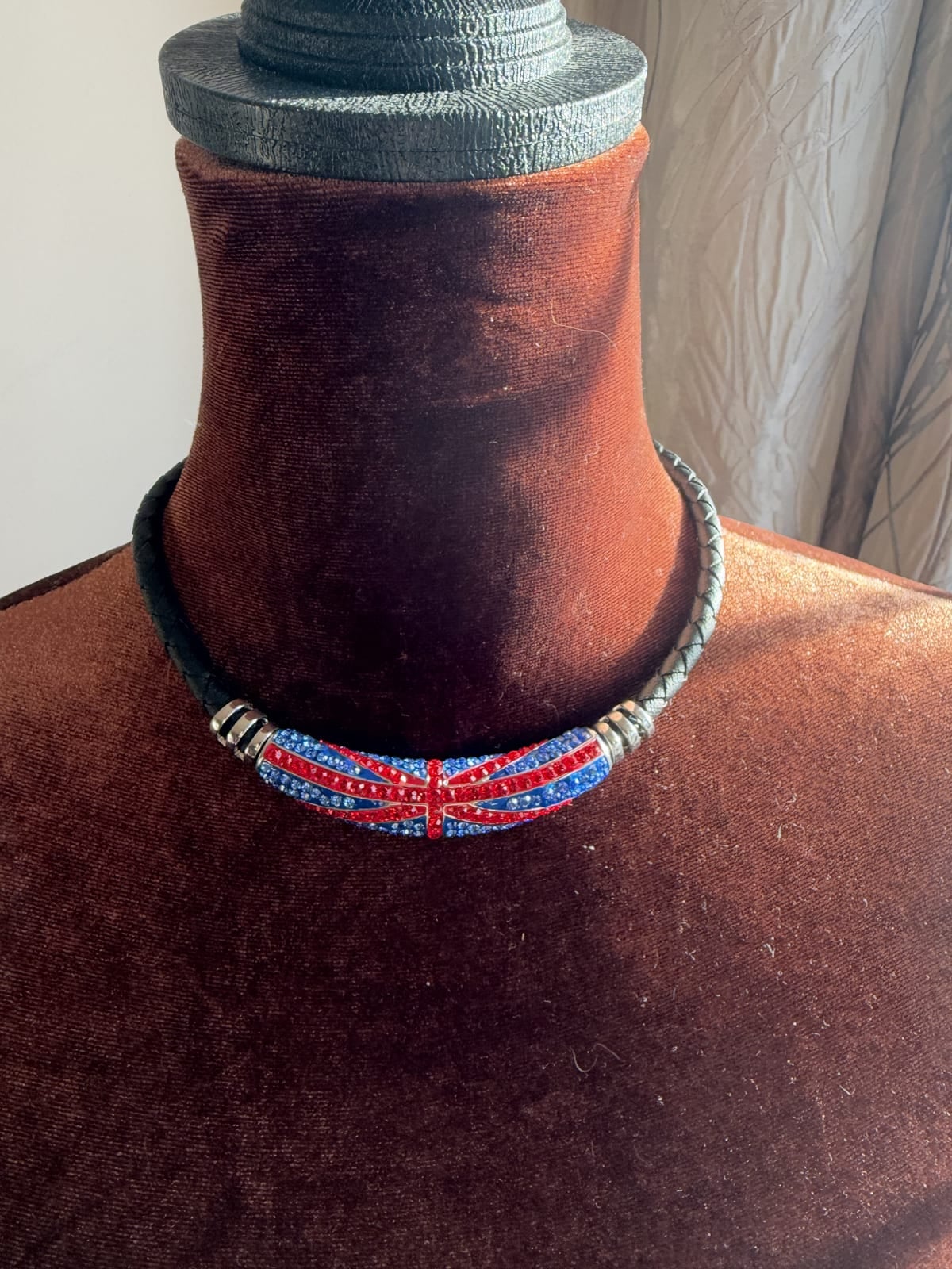 Butler & Wilson leather choker brand new, Multi, size L