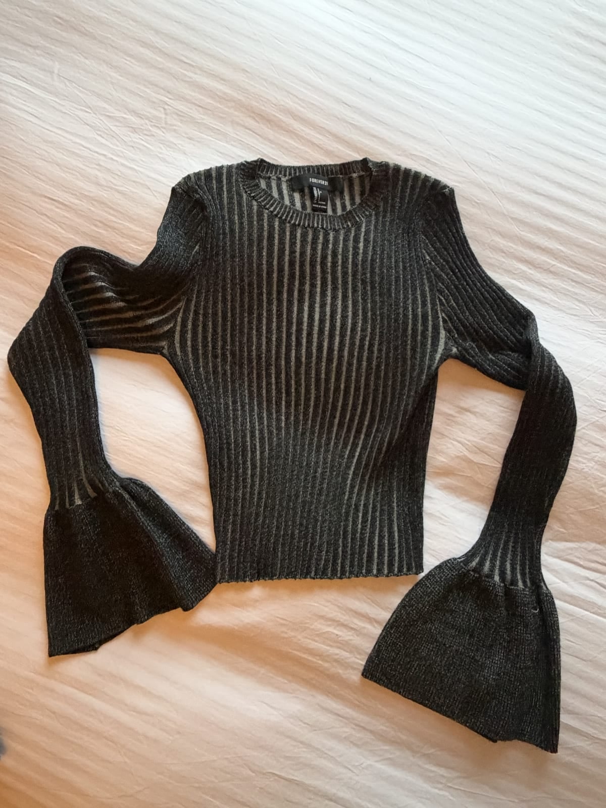 Forever 21 charcoal ribbed knit cropped jumper with flared sleeves, Grey, size L
