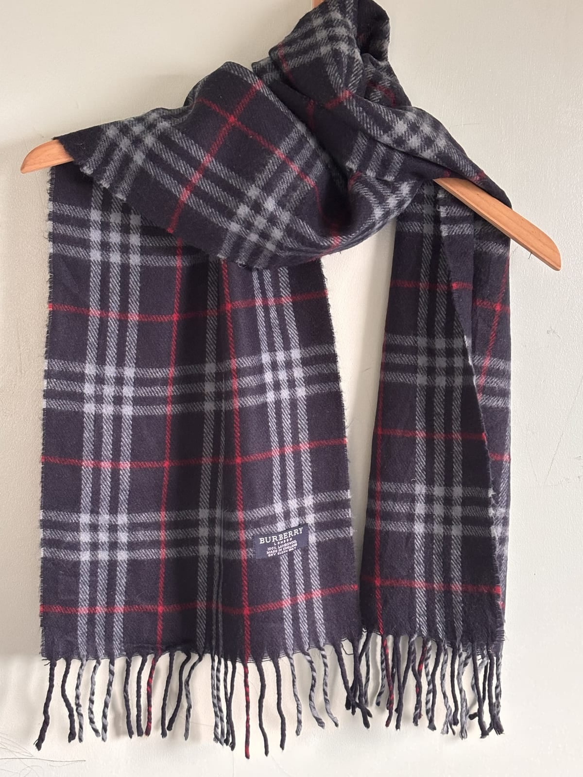 Burberry London navy check lambswool scarf with fringe, Navy, size M