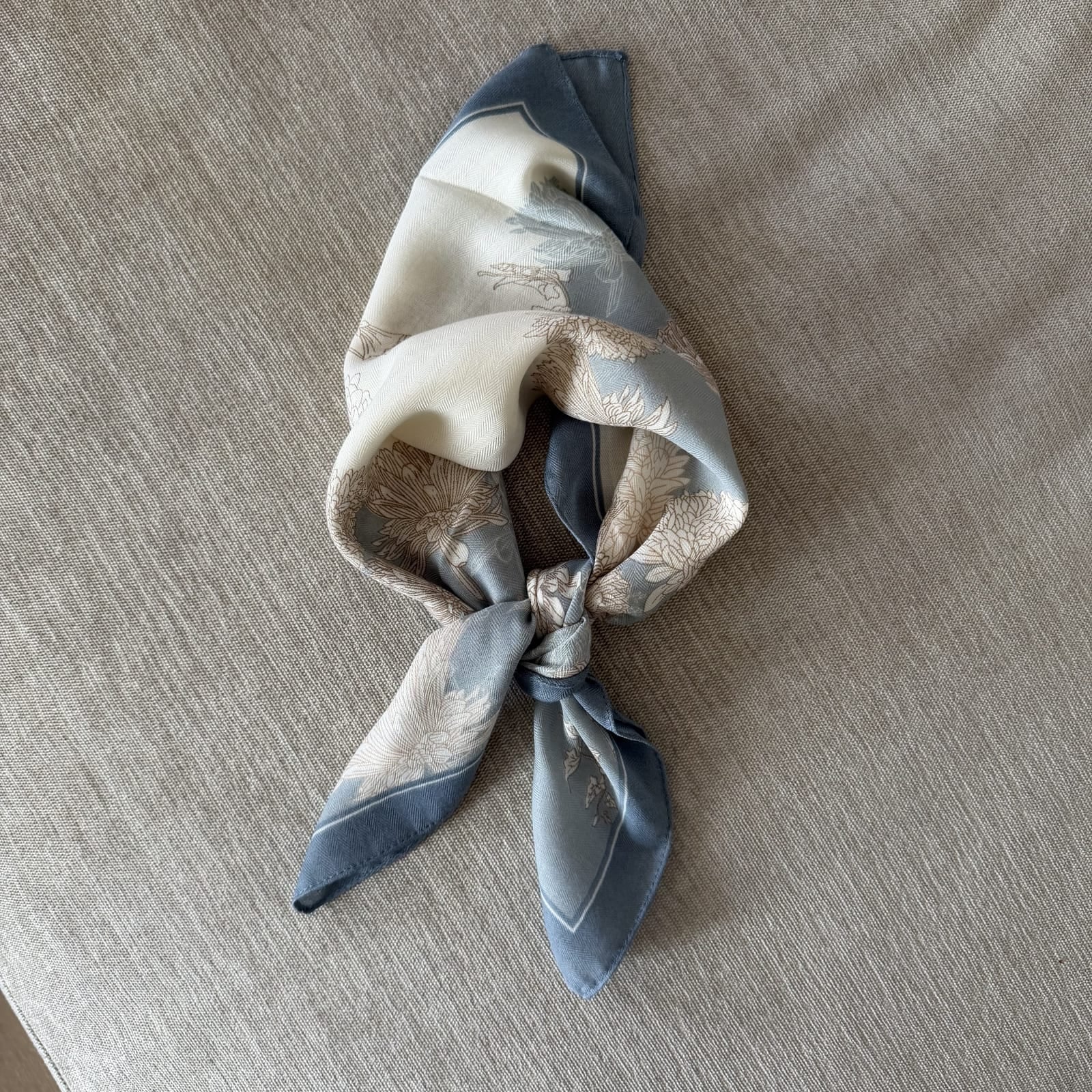 Blue Beige Floral 100% Viscose Square Scarf 70×70cm Elegant Neck Scarf, Light blue