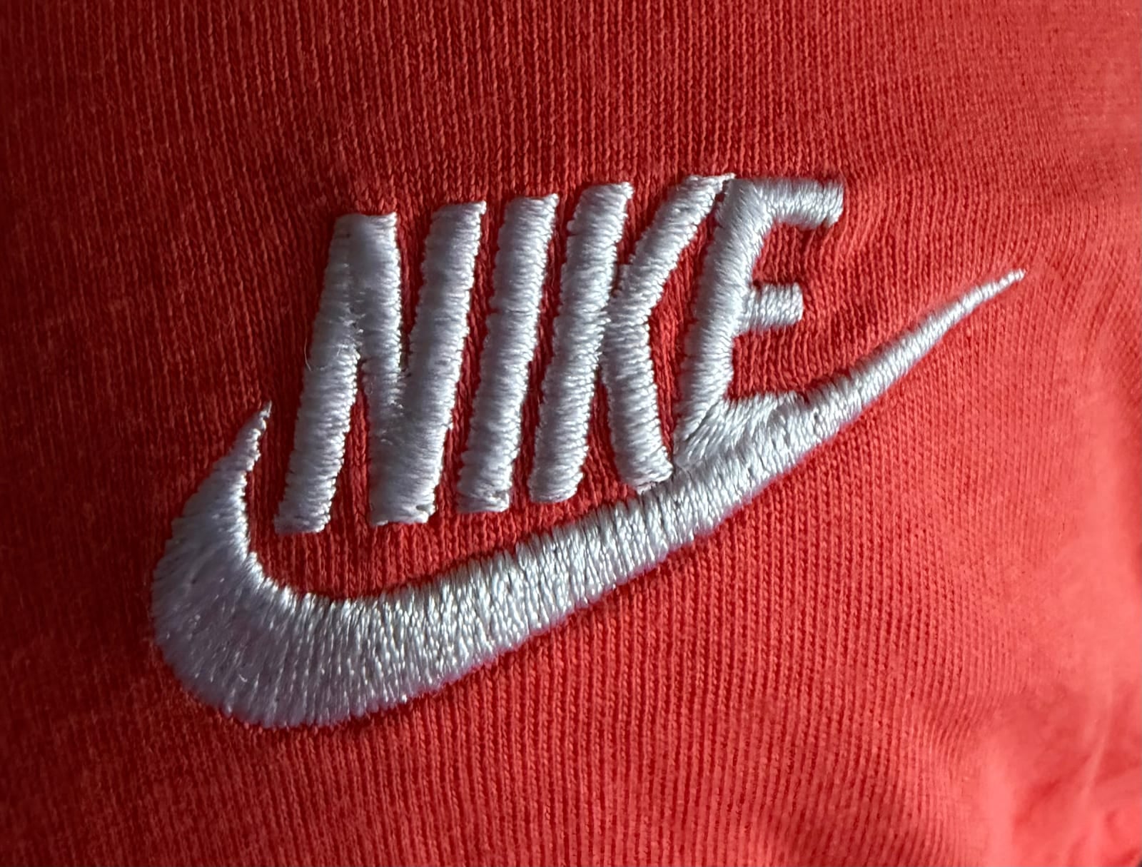 Nike Sportswear Club t-shirt in coral red, size L, Orange, size L